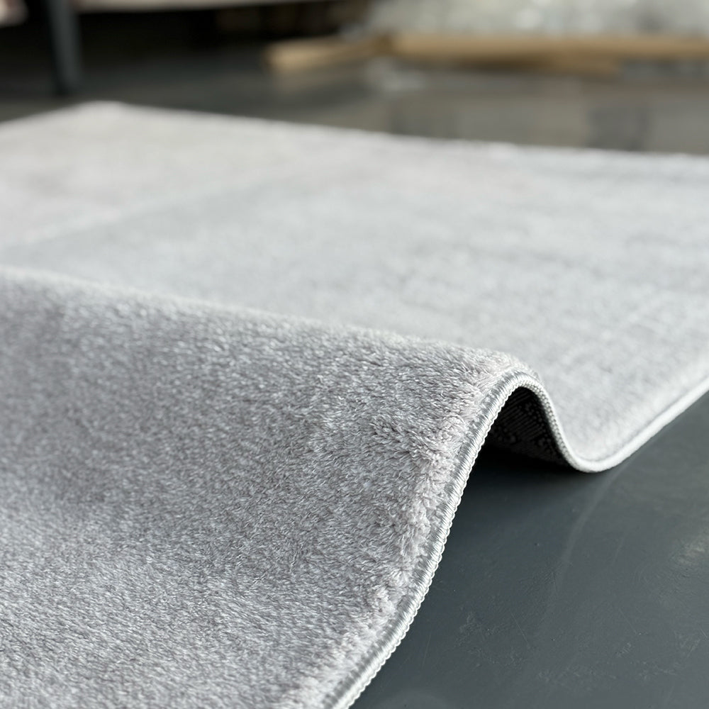Royal Post Silver Carpet